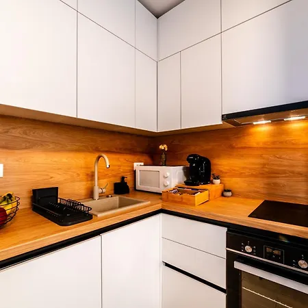 Apartment Flora - Nou, Aproape De Plaja, Retreat Pentru Cupluri, Complet Utilat