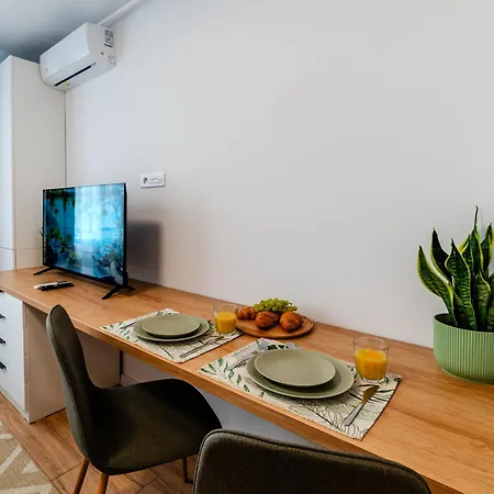 Apartment Flora - Nou, Aproape De Plaja, Retreat Pentru Cupluri, Complet Utilat