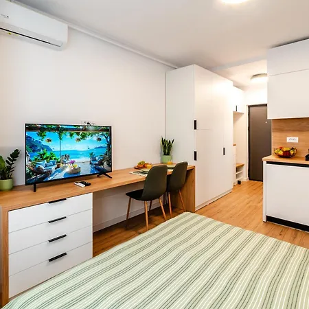 Flora - Nou, Aproape De Plaja, Retreat Pentru Cupluri, Complet Utilat * Constanta
