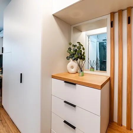 Apartment Flora - Nou, Aproape De Plaja, Retreat Pentru Cupluri, Complet Utilat