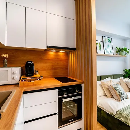 Flora - Nou, Aproape De Plaja, Retreat Pentru Cupluri, Complet Utilat Apartment Constanta