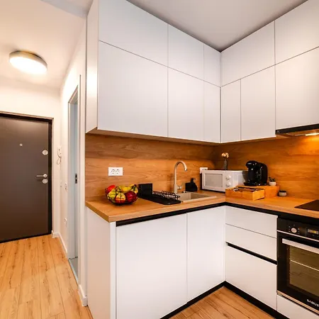 Flora - Nou, Aproape De Plaja, Retreat Pentru Cupluri, Complet Utilat Apartment *